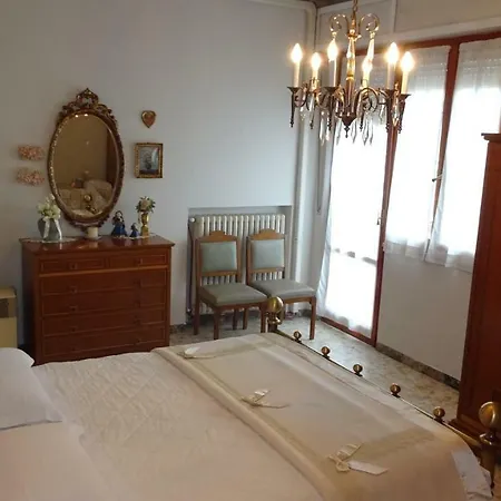 Caterina House شقة